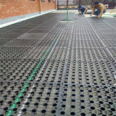  种植屋面排水板如何铺设